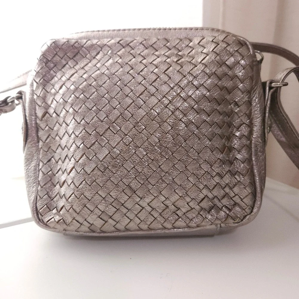 Elliott Lucca Woven Metallic Leather Crossbody Bag Pewter Silver Small Purse
